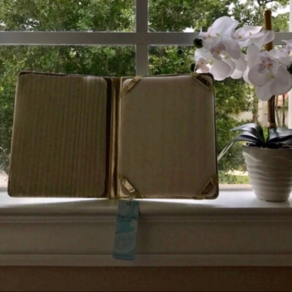 SOLD 🦋 Colorful Butterfly iPad/ Tablet Case 🦋 - Picture 6 of 8